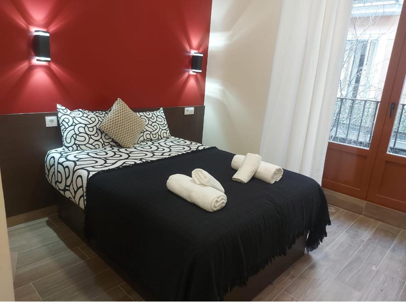 Hostal “ Infantas” Madrid Esterno foto