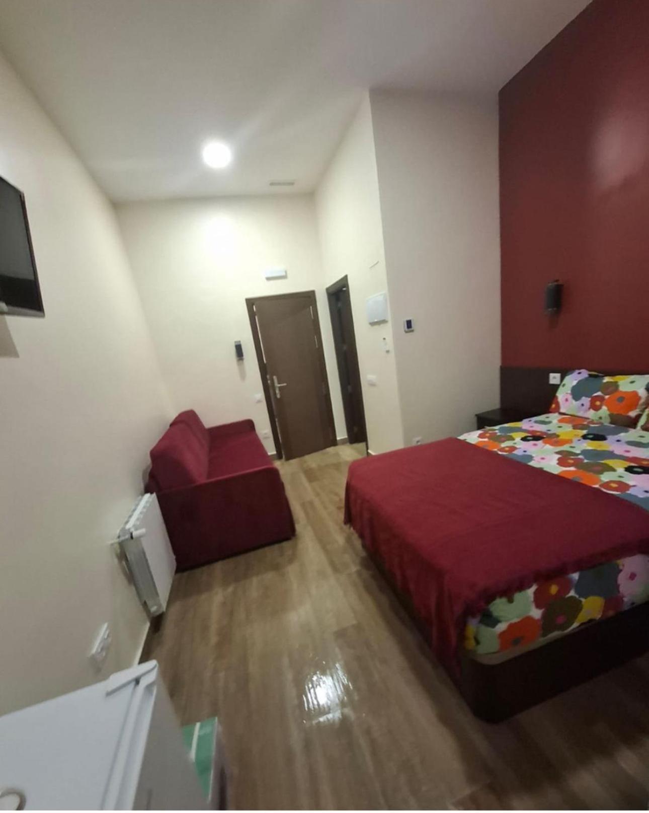 Hostal “ Infantas” Madrid Esterno foto