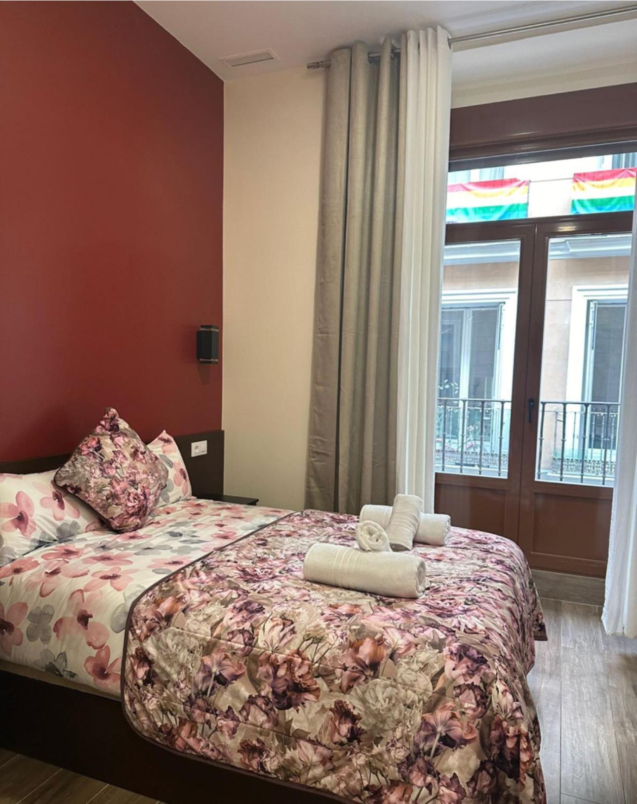 Hostal “ Infantas” Madrid Esterno foto