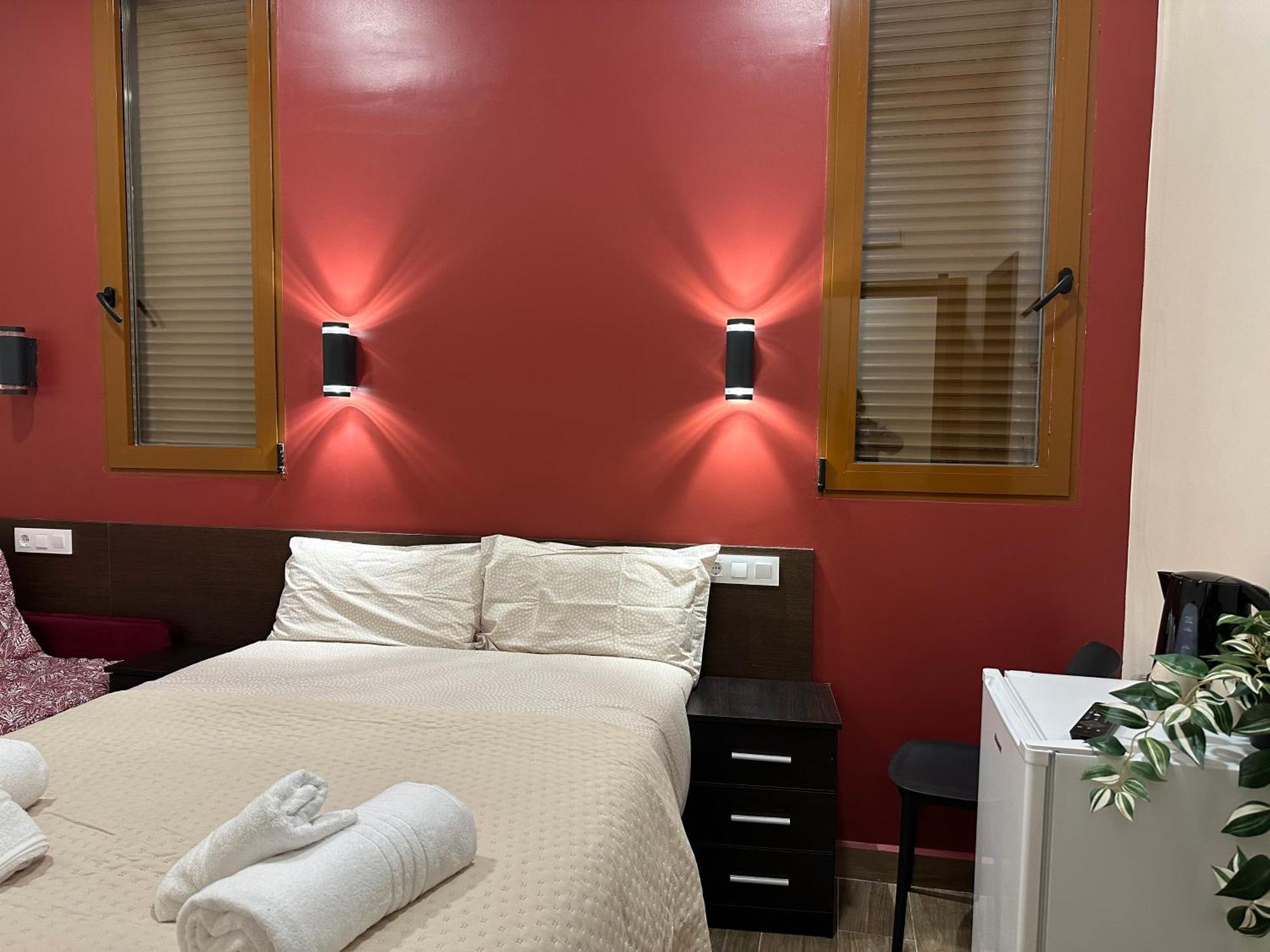 Hostal “ Infantas” Madrid Esterno foto