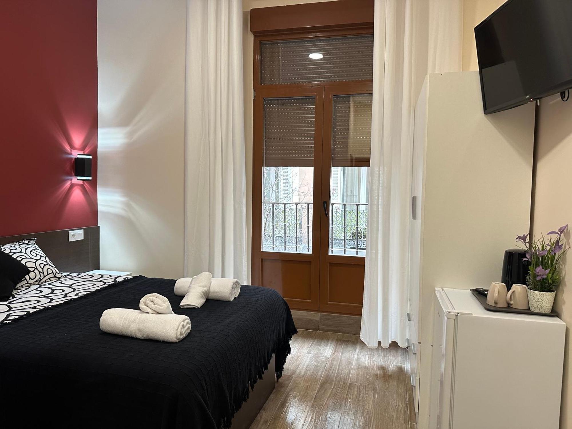 Hostal “ Infantas” Madrid Esterno foto